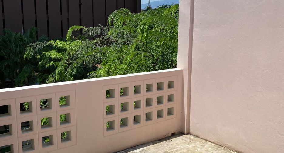 For rent 3 bedrooms retail Space in Mueang Chiang Mai, Chiang Mai