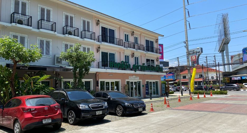 For rent 3 bedrooms retail Space in Mueang Chiang Mai, Chiang Mai