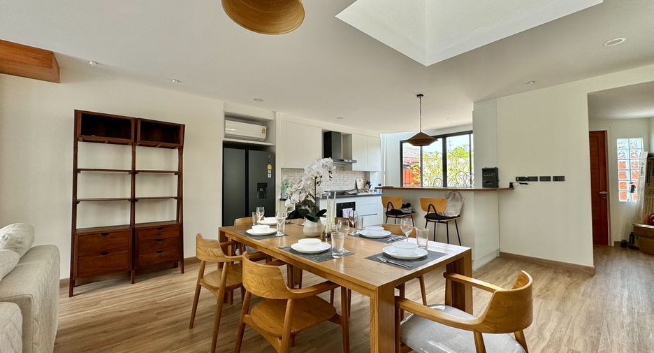 For rent 5 bedrooms villa in Mueang Chiang Mai, Chiang Mai