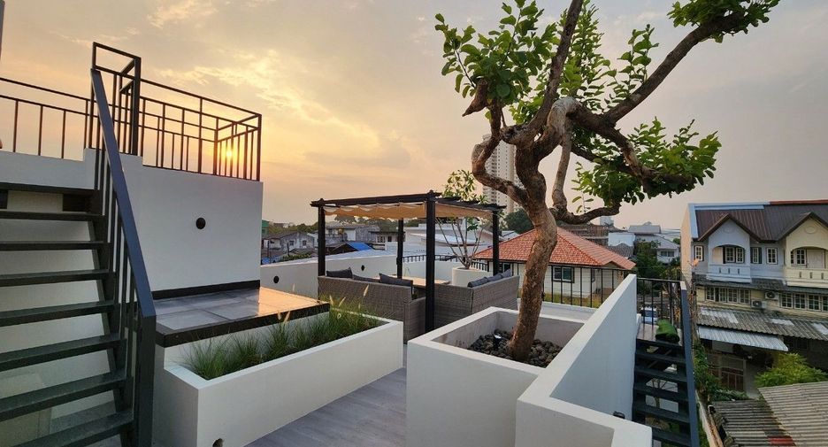 For rent 5 bedrooms villa in Mueang Chiang Mai, Chiang Mai