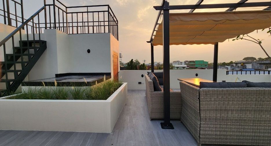 For rent 5 bedrooms villa in Mueang Chiang Mai, Chiang Mai