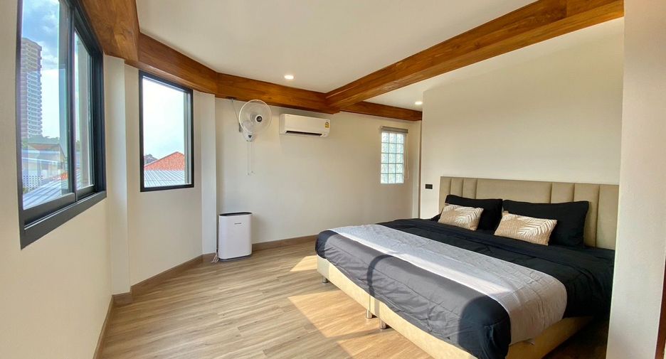 For rent 5 bedrooms villa in Mueang Chiang Mai, Chiang Mai