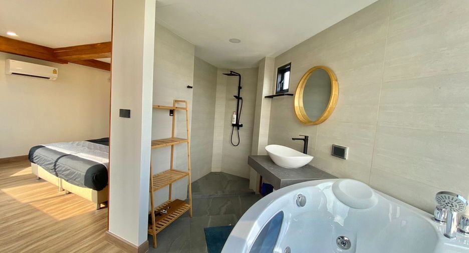 For rent 5 bedrooms villa in Mueang Chiang Mai, Chiang Mai