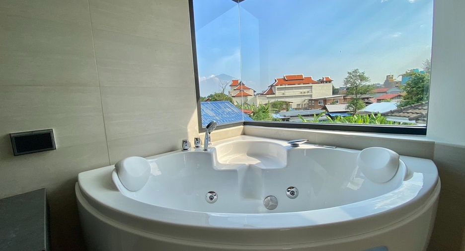 For rent 5 bedrooms villa in Mueang Chiang Mai, Chiang Mai
