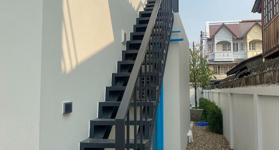 For rent 5 bedrooms villa in Mueang Chiang Mai, Chiang Mai
