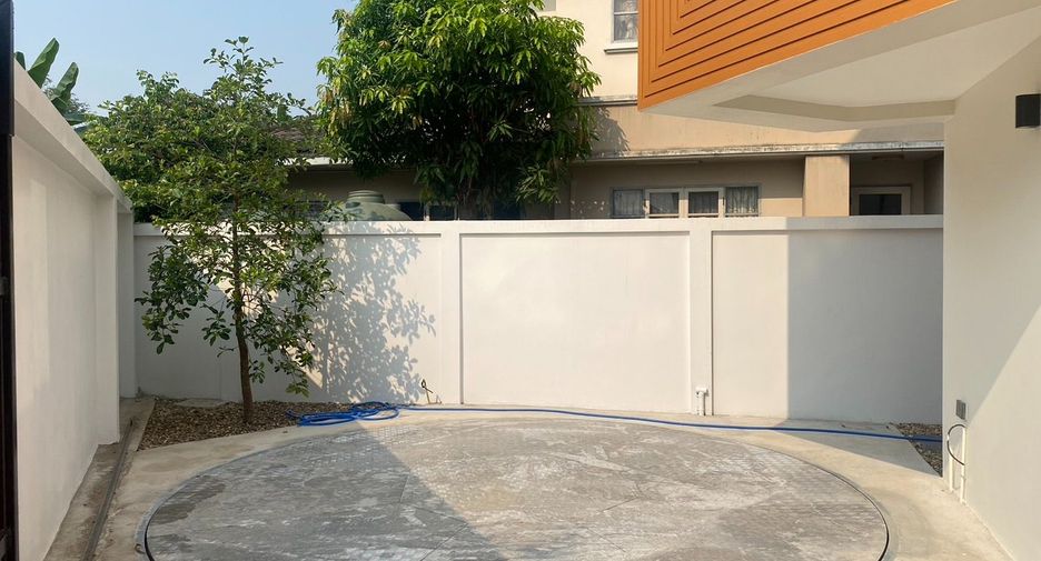 For rent 5 bedrooms villa in Mueang Chiang Mai, Chiang Mai