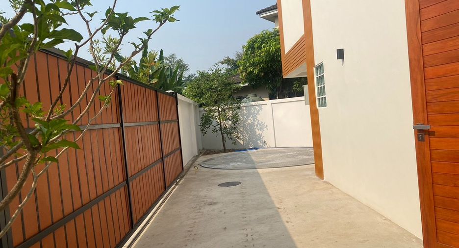 For rent 5 bedrooms villa in Mueang Chiang Mai, Chiang Mai