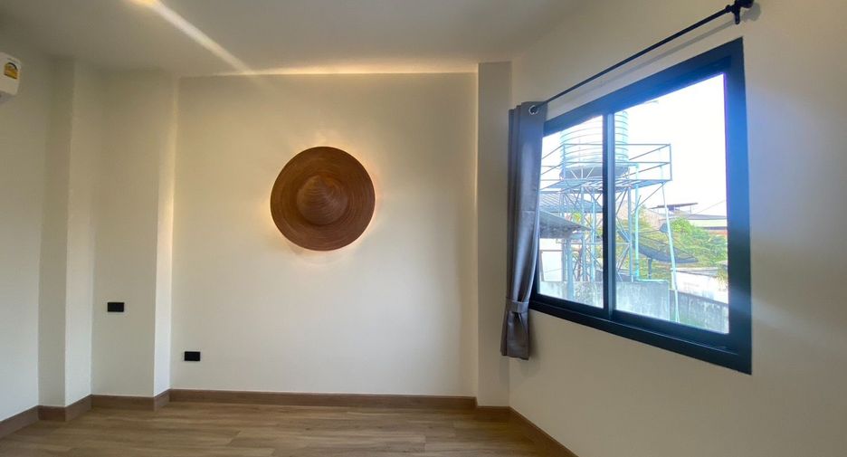 For rent 5 bedrooms villa in Mueang Chiang Mai, Chiang Mai