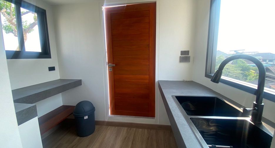 For rent 5 bedrooms villa in Mueang Chiang Mai, Chiang Mai
