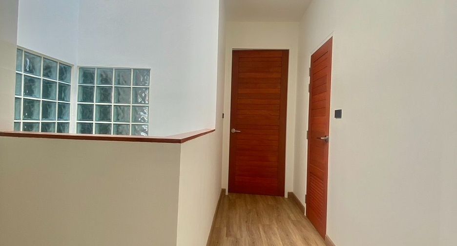 For rent 5 bedrooms villa in Mueang Chiang Mai, Chiang Mai