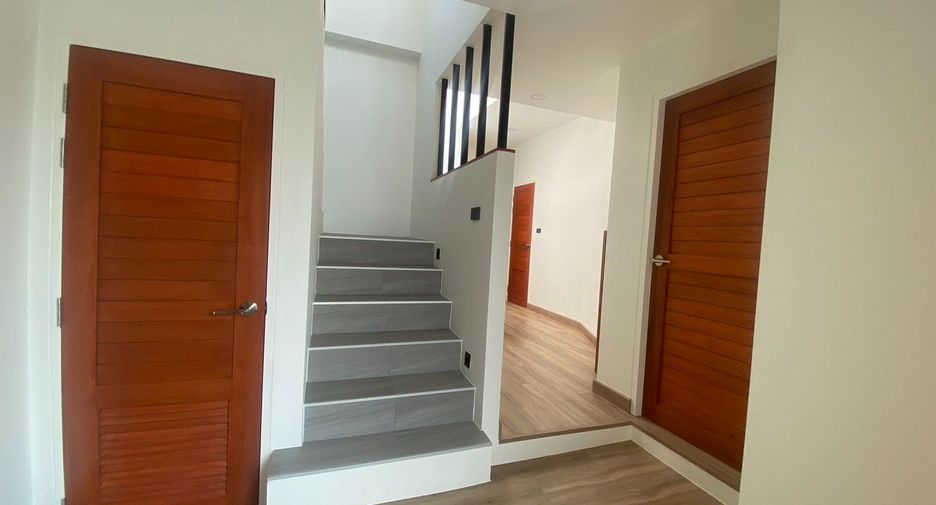 For rent 5 bedrooms villa in Mueang Chiang Mai, Chiang Mai