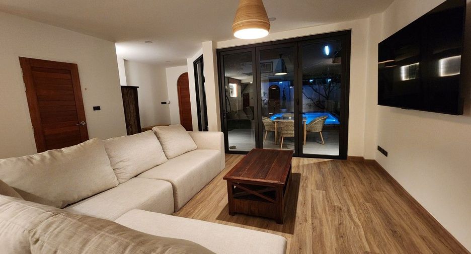 For rent 5 bedrooms villa in Mueang Chiang Mai, Chiang Mai