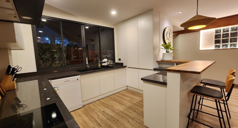 For rent 5 bedrooms villa in Mueang Chiang Mai, Chiang Mai