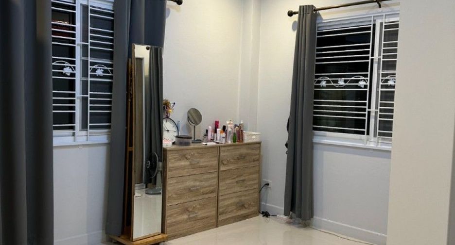À vendre 2 chambres maison à Si Racha, Chonburi