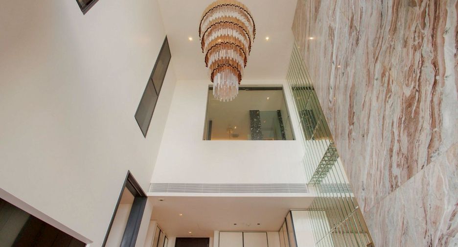 For rent and for sale 2 bedrooms condo in Khlong Toei, Bangkok