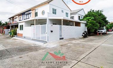 Casa adosada en venta de 4 habitaciones en Bang Yai, Nonthaburi