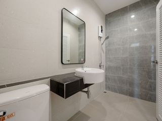 For sale 4 bedrooms condo in Lat Phrao, Bangkok