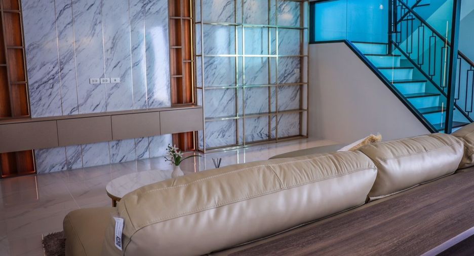 For rent 3 bedrooms villa in Mueang Phuket, Phuket