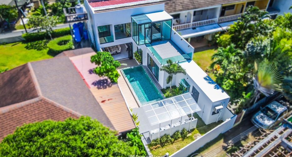 For rent 3 bedrooms villa in Mueang Phuket, Phuket