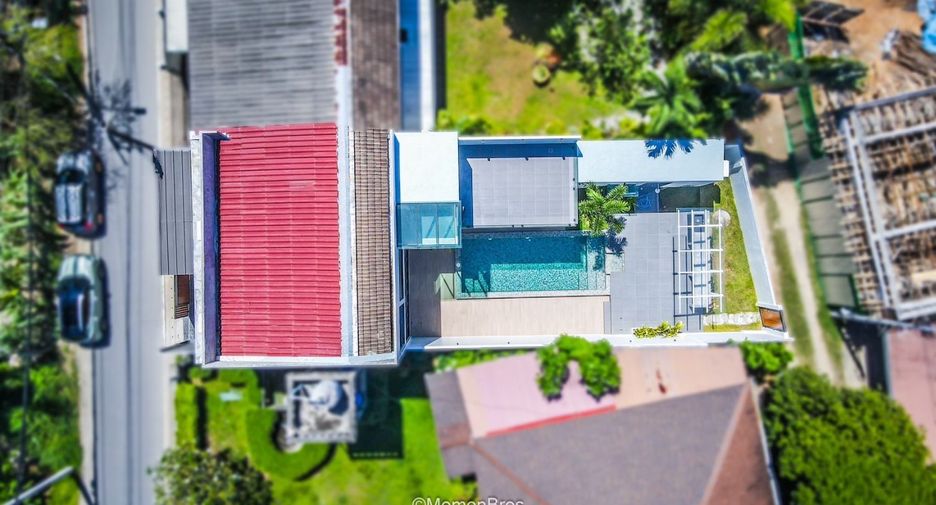 For rent 3 bedrooms villa in Mueang Phuket, Phuket