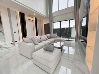 Villa en alquiler y en venta de 5 habitaciones en Bang Lamung, Chonburi