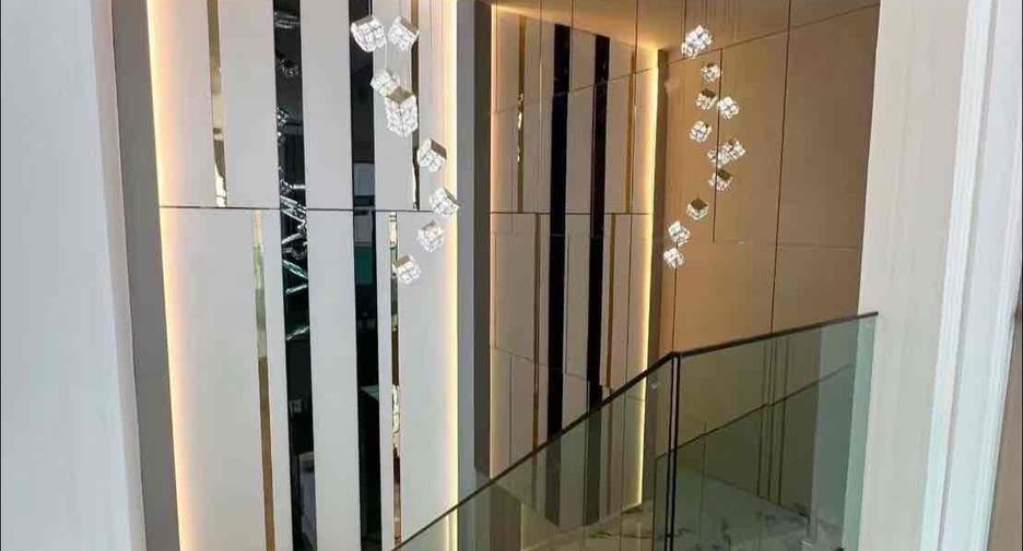 Villa en alquiler y en venta de 5 habitaciones en Bang Lamung, Chonburi