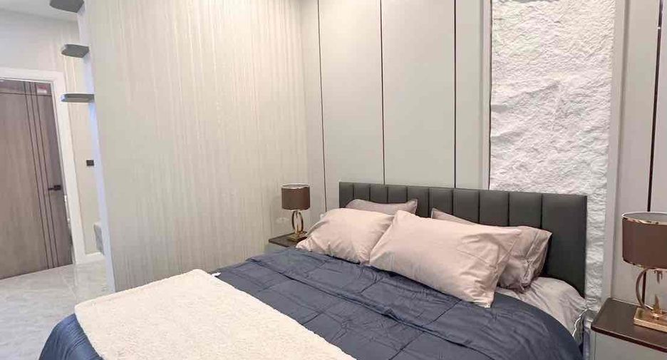 Villa en alquiler y en venta de 5 habitaciones en Bang Lamung, Chonburi
