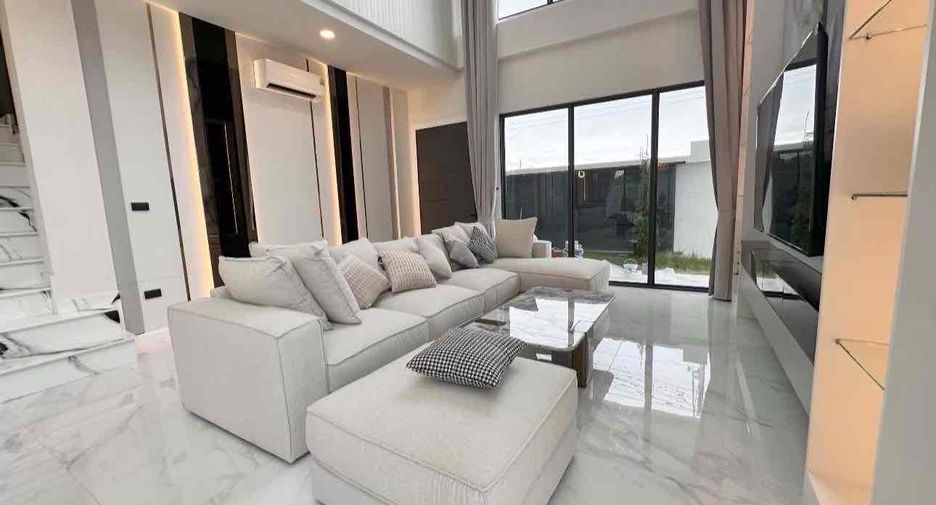 Villa en alquiler y en venta de 5 habitaciones en Bang Lamung, Chonburi
