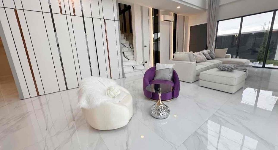 Villa en alquiler y en venta de 5 habitaciones en Bang Lamung, Chonburi