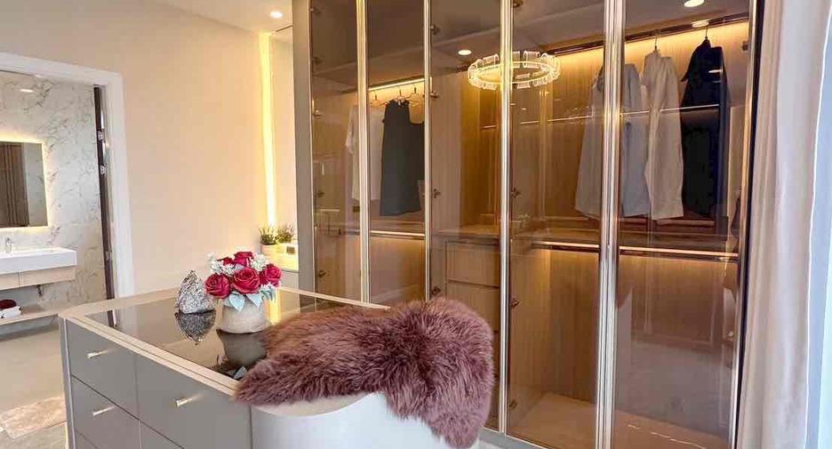 Villa en alquiler y en venta de 5 habitaciones en Bang Lamung, Chonburi