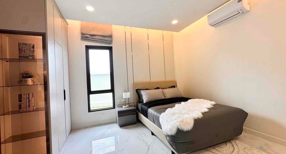 Villa en alquiler y en venta de 5 habitaciones en Bang Lamung, Chonburi