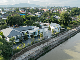 For sale 9 bedrooms villa in Mueang Lamphun, Lamphun