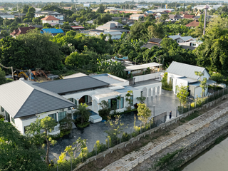 For sale 9 bedrooms villa in Mueang Lamphun, Lamphun