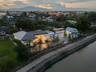 For sale 9 bedrooms villa in Mueang Lamphun, Lamphun