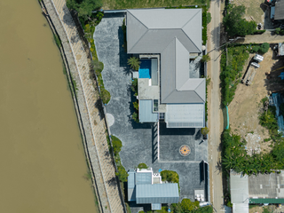 For sale 9 bedrooms villa in Mueang Lamphun, Lamphun