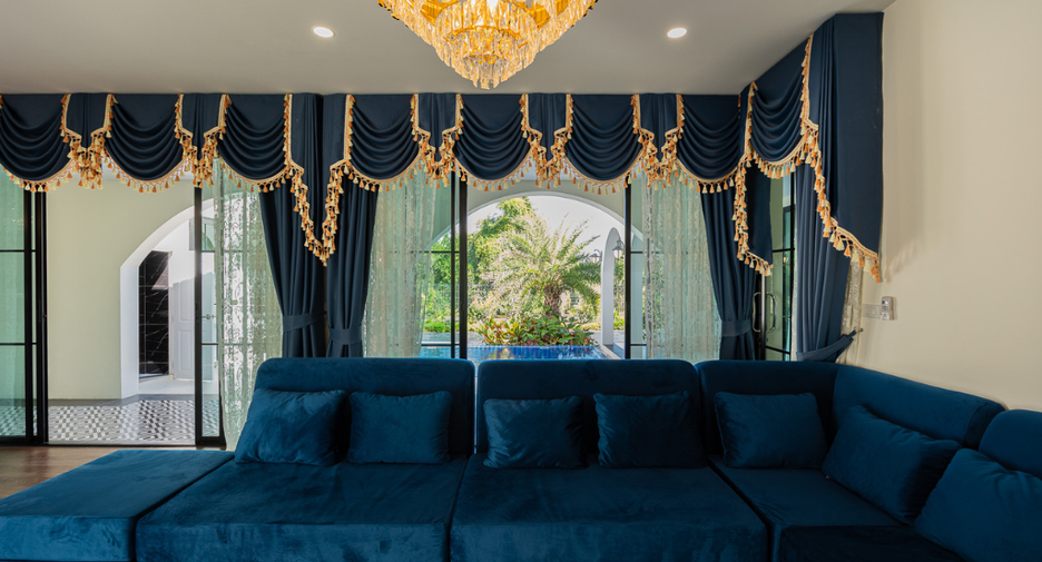 For sale 9 bedrooms villa in Mueang Lamphun, Lamphun