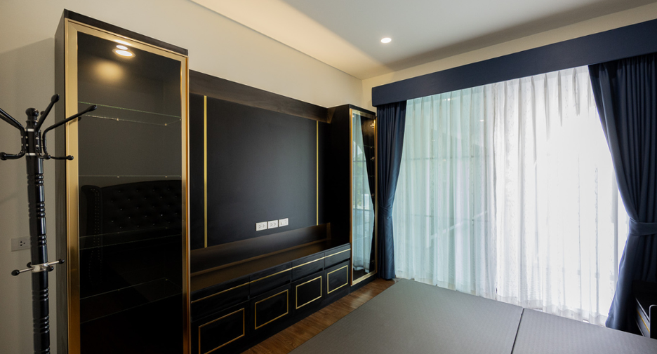 For sale 9 bedrooms villa in Mueang Lamphun, Lamphun