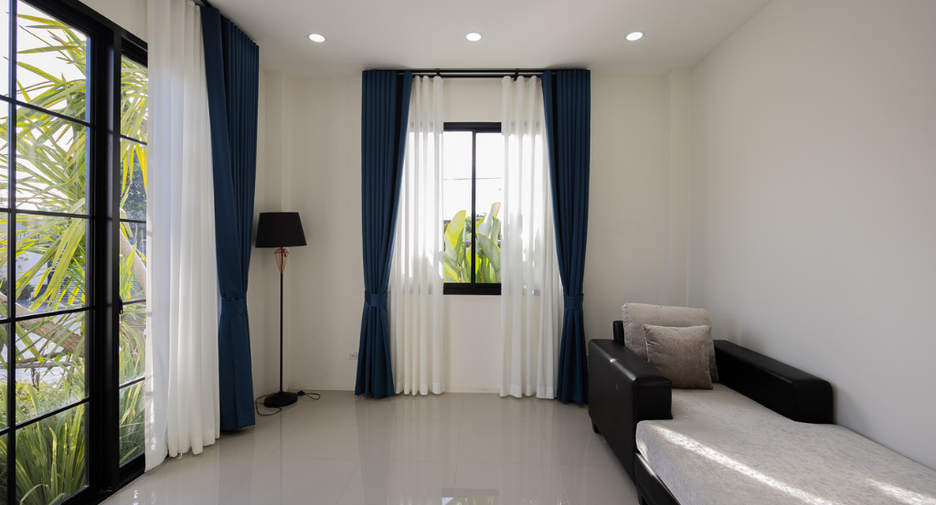 For sale 9 bedrooms villa in Mueang Lamphun, Lamphun