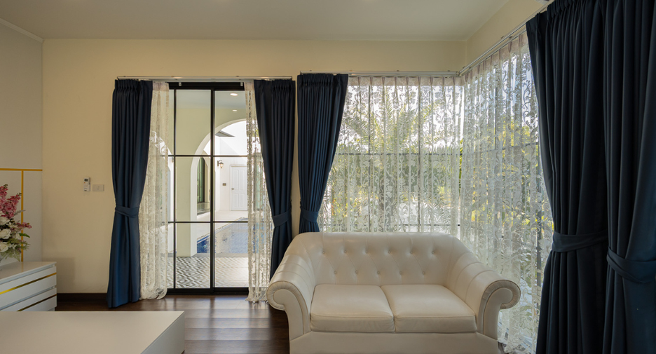 For sale 9 bedrooms villa in Mueang Lamphun, Lamphun