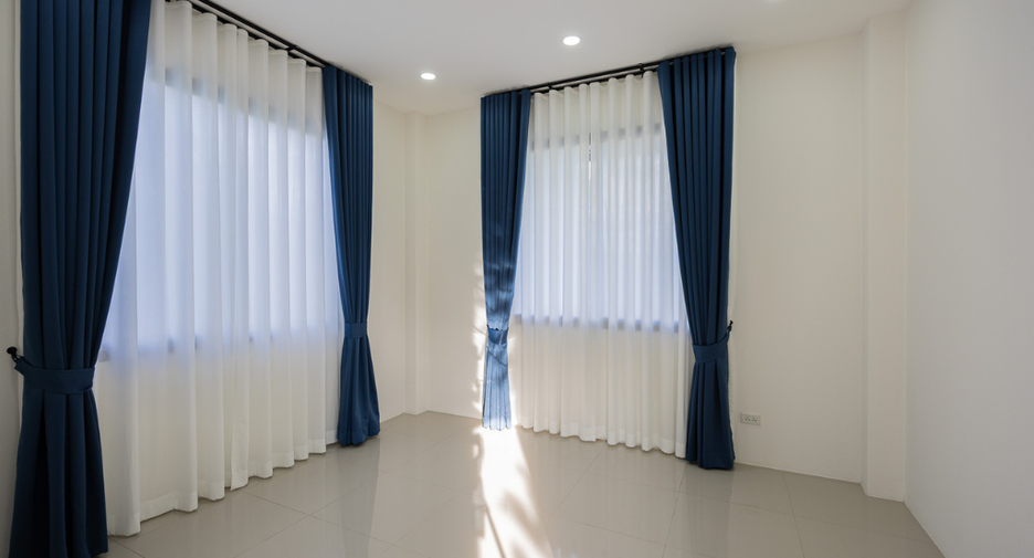 For sale 9 bedrooms villa in Mueang Lamphun, Lamphun