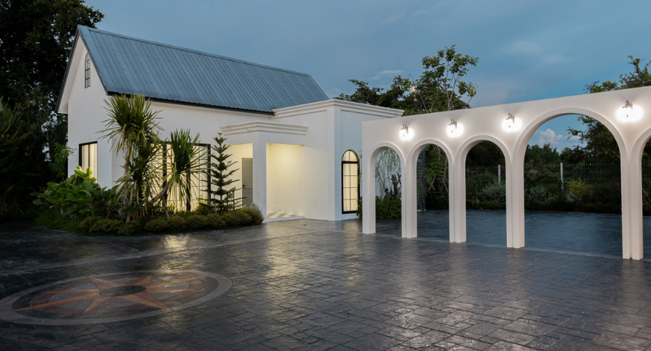 For sale 9 bedrooms villa in Mueang Lamphun, Lamphun