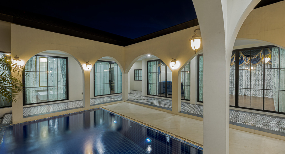 For sale 9 bedrooms villa in Mueang Lamphun, Lamphun
