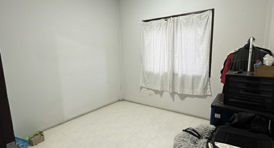 Reihenhaus zum Kauf mit 3 Zimmer in Nong Chok, Bangkok