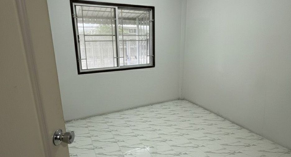 Reihenhaus zum Kauf mit 3 Zimmer in Nong Chok, Bangkok