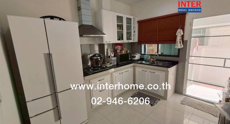 For sale 3 bedrooms house in Saphan Sung, Bangkok
