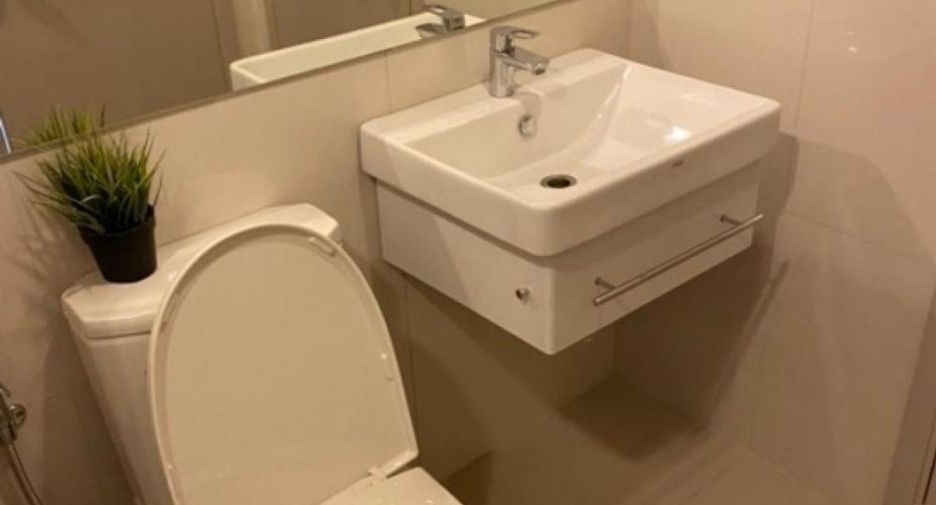 For sale 1 bed condo in Khlong Toei, Bangkok