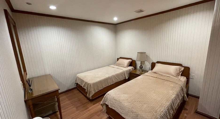 For sale 2 bedrooms condo in Khlong Toei, Bangkok