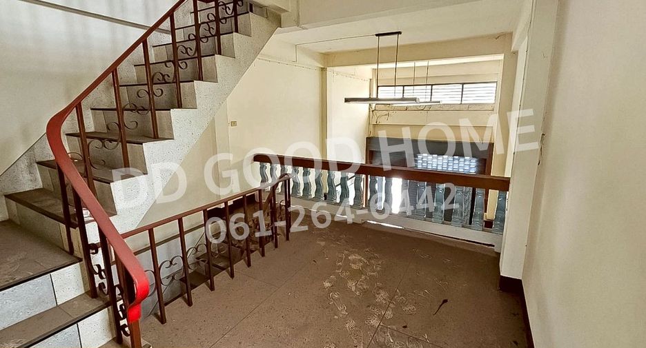 Local comercial en venta de 3 habitaciones en Mueang Udon Thani, Udon Thani