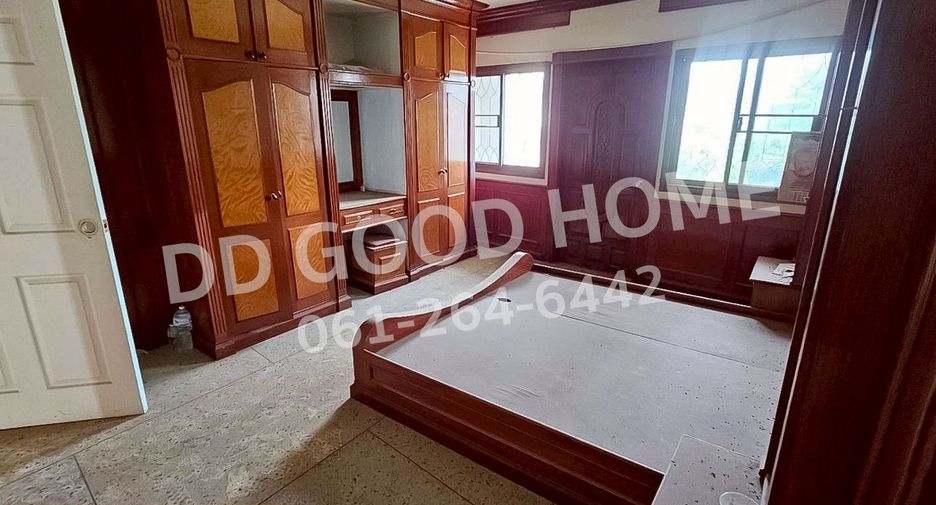 Local comercial en venta de 3 habitaciones en Mueang Udon Thani, Udon Thani