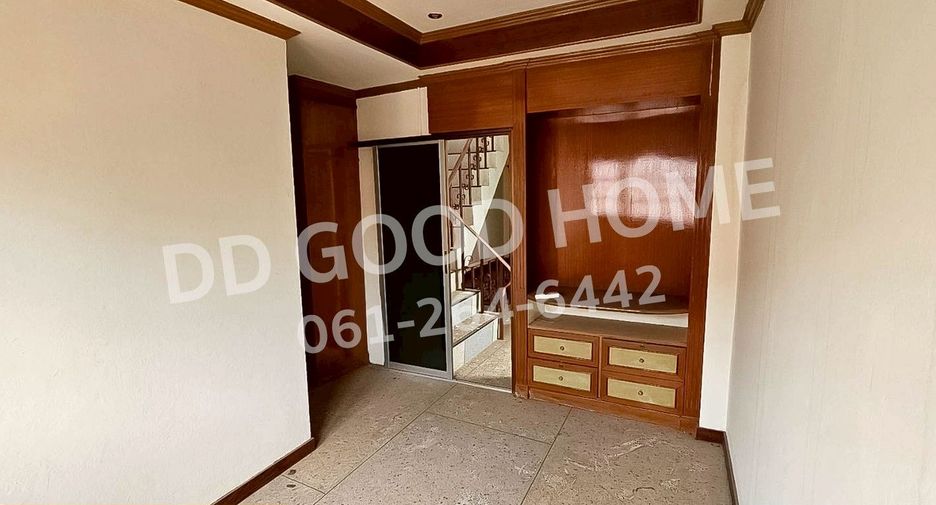 Local comercial en venta de 3 habitaciones en Mueang Udon Thani, Udon Thani